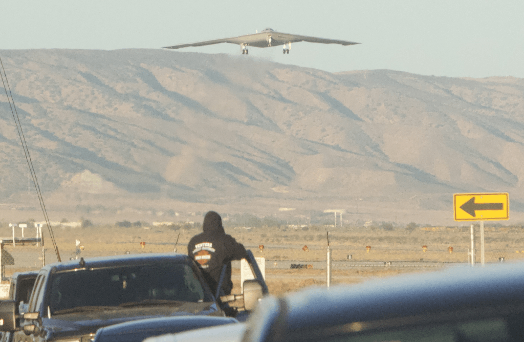 由Matt Hartman拍攝到的B-21首飛影片截圖。 X@Matt Hartman