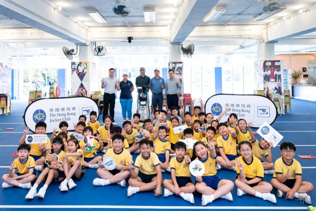 多名國際頂尖高球手到訪小學與學生交流，培養他們對高爾夫球運動的興趣。