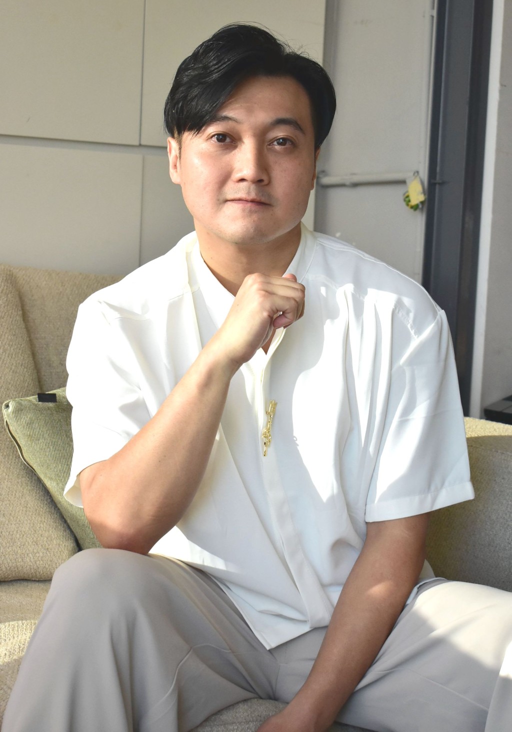 王嘉明经历过流离浪荡嘅歌手生涯，学会调整心理质素。