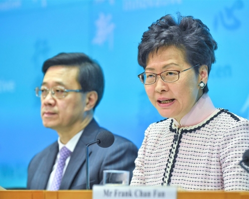 行政長官林鄭月娥(右)、保安局局長李家超(左)。資料圖片