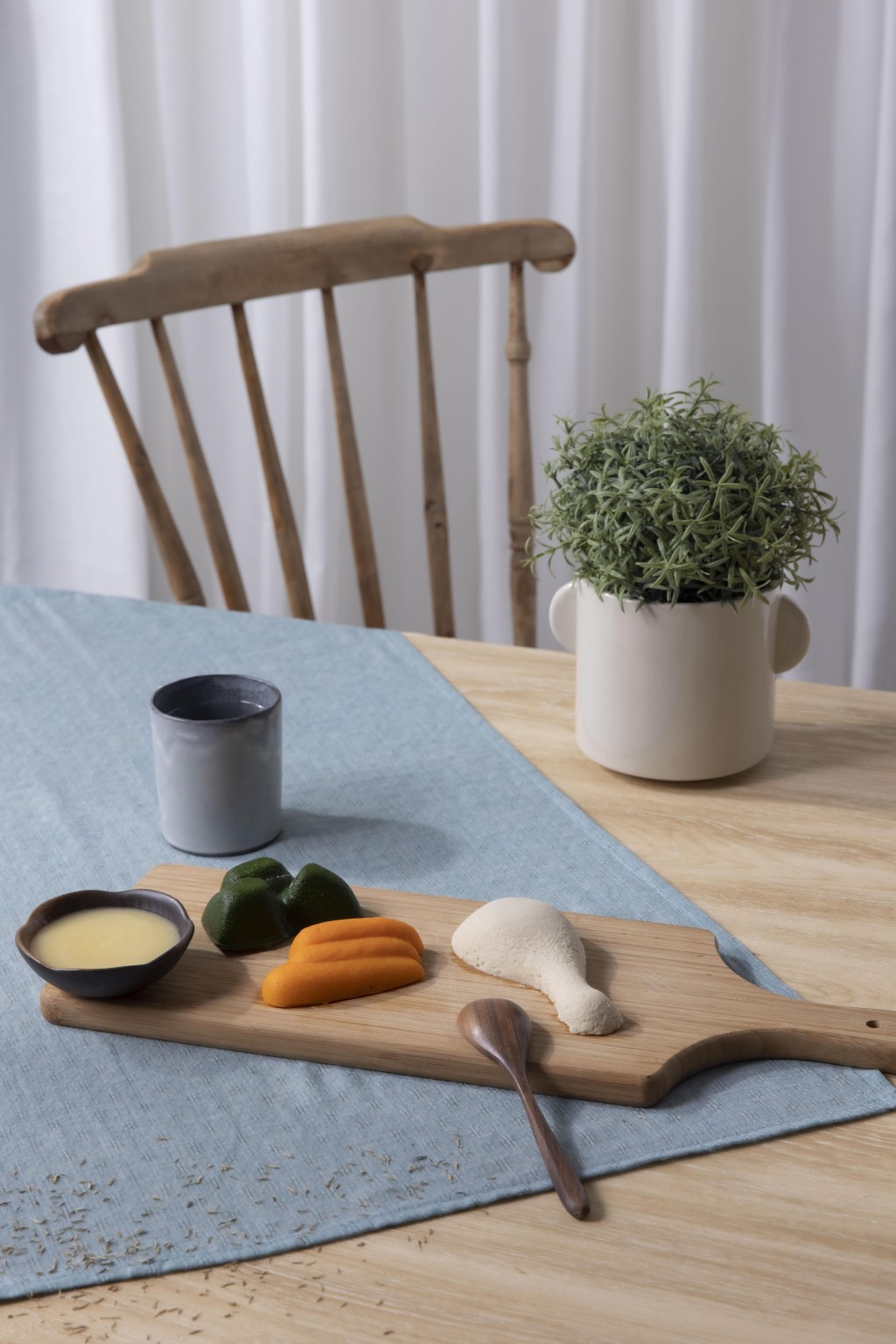 東華三院旗下社企品牌 CookEasy 推出的「家滋味軟餐」，希望讓年長體弱及吞嚥困難人士重嚐家常便飯的難忘滋味。