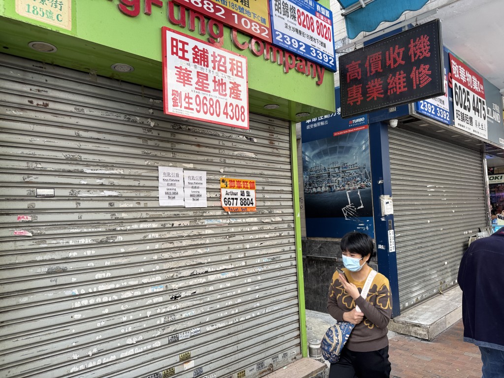 深水埗鸭寮街十多间地铺已落闸。陈俊豪摄