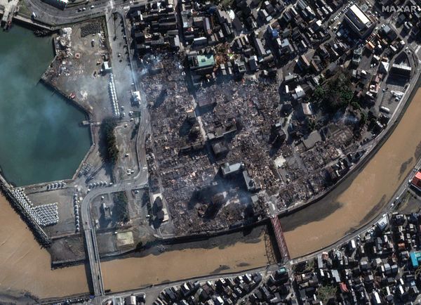 日本石川县轮岛市地震后卫星照。 路透社
