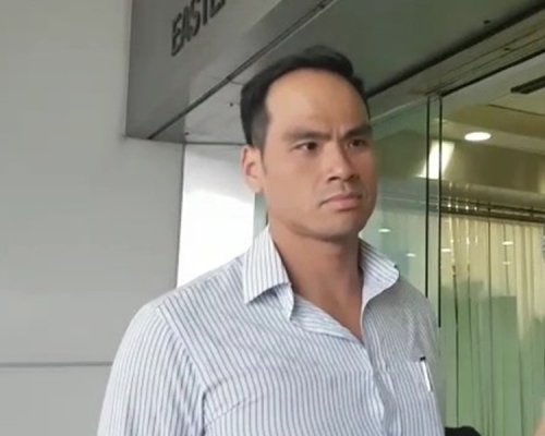 海關督察罪成還柙小欖。