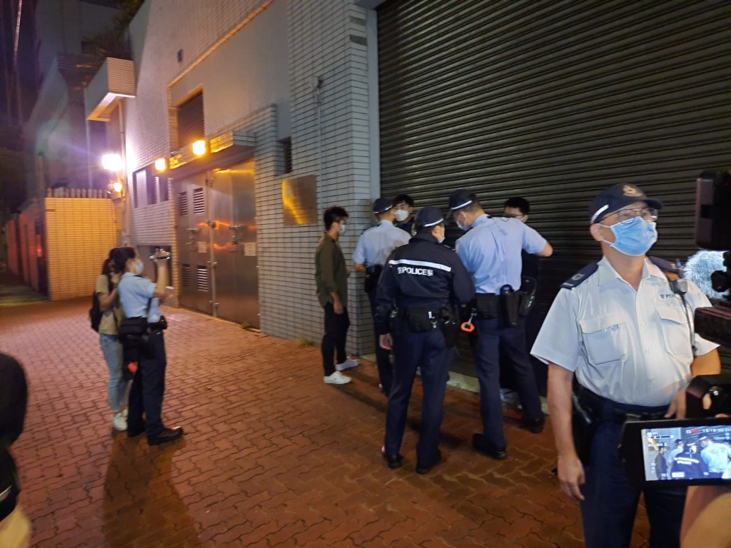 一名男子叫港獨口號被捕。