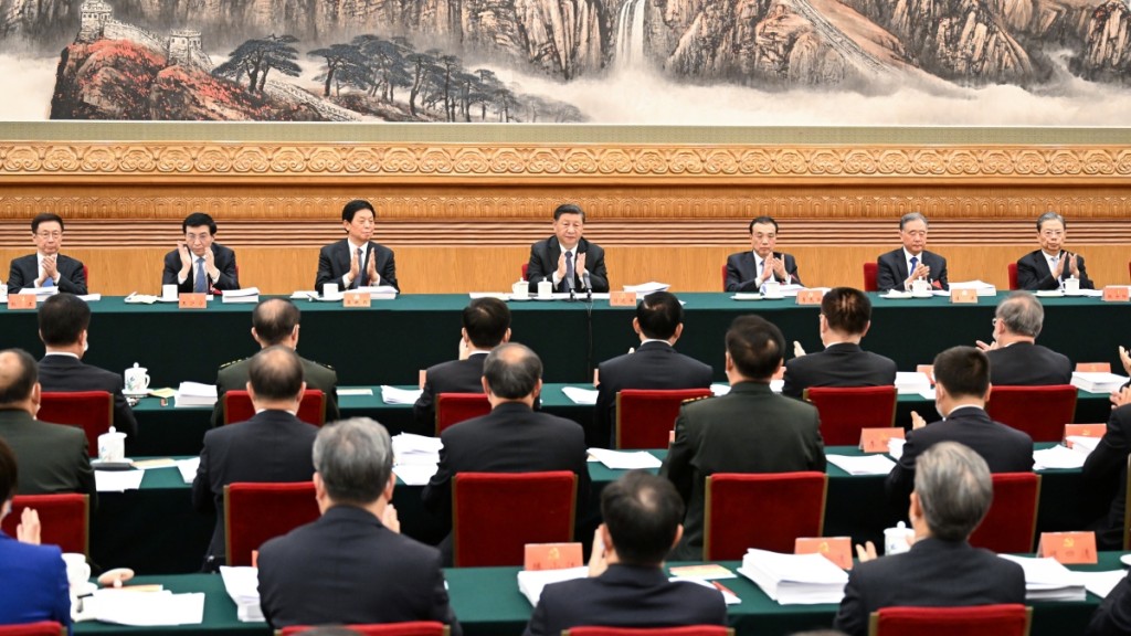 「七上八下」並不是中共黨章規定。