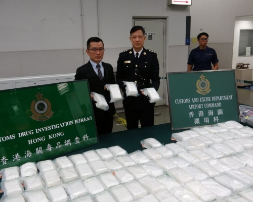 海關偵破一宗近10年最大宗空運氯胺酮案件。林思明攝