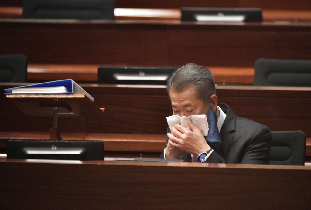 陈茂波在立法会宣读财政预算案。（陈极彰摄）