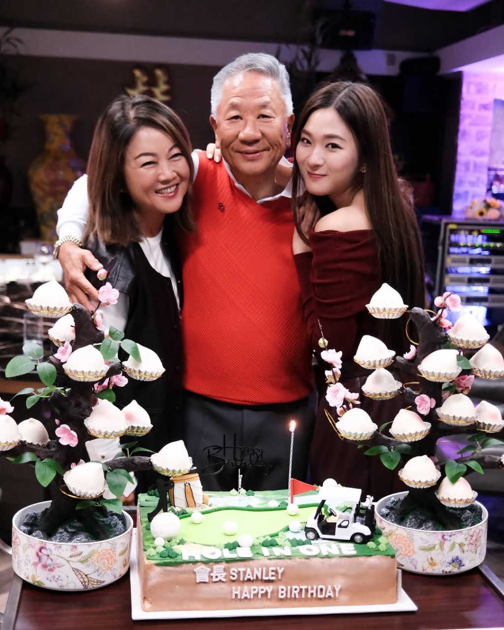 陳懿德曾分享為爸爸慶祝生日。