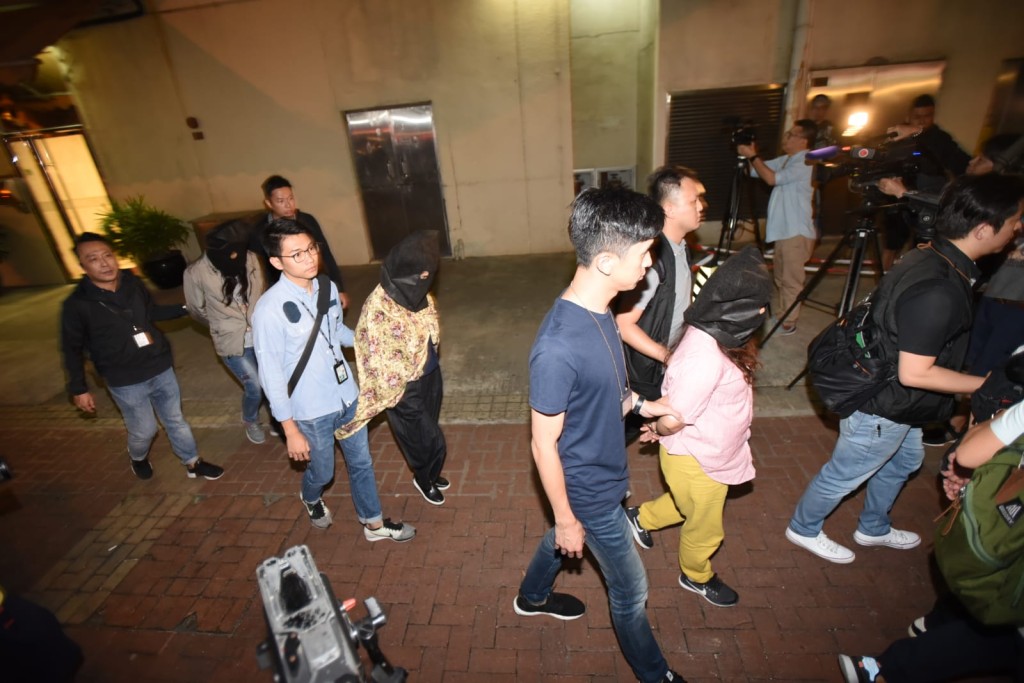 警方拘捕6名男女