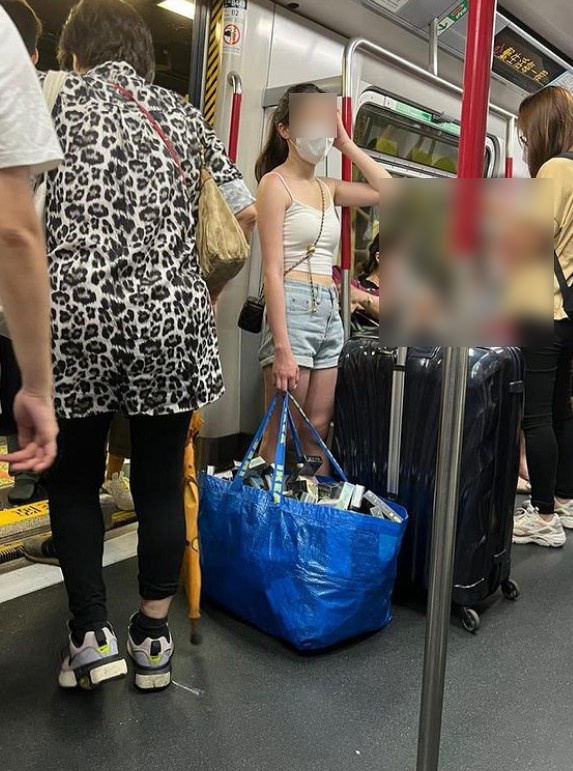 該少女其後再攜帶大批避孕套轉乘港鐵。