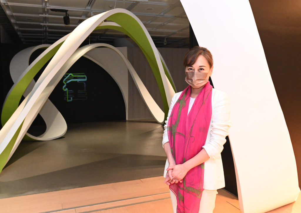 香港藝術館總館長莫家詠博士介紹是次新展覽的策劃構想。