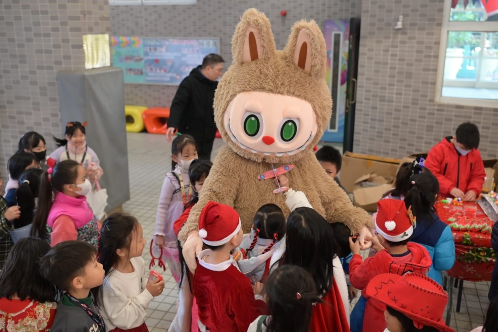 猜猜谁是校长!(图片来源:受访学校提供) 猜猜谁是校长!(图片来源:受访学校提供)