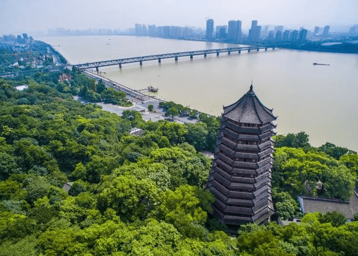 杭州是国内外游热门地。 网图
