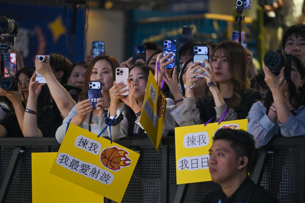 姜濤、MC JIN及林書豪亮相NBA中國賽。攝影:魏國謙 姜濤、MC JIN及林書豪亮相NBA中國賽。攝影:魏國謙
