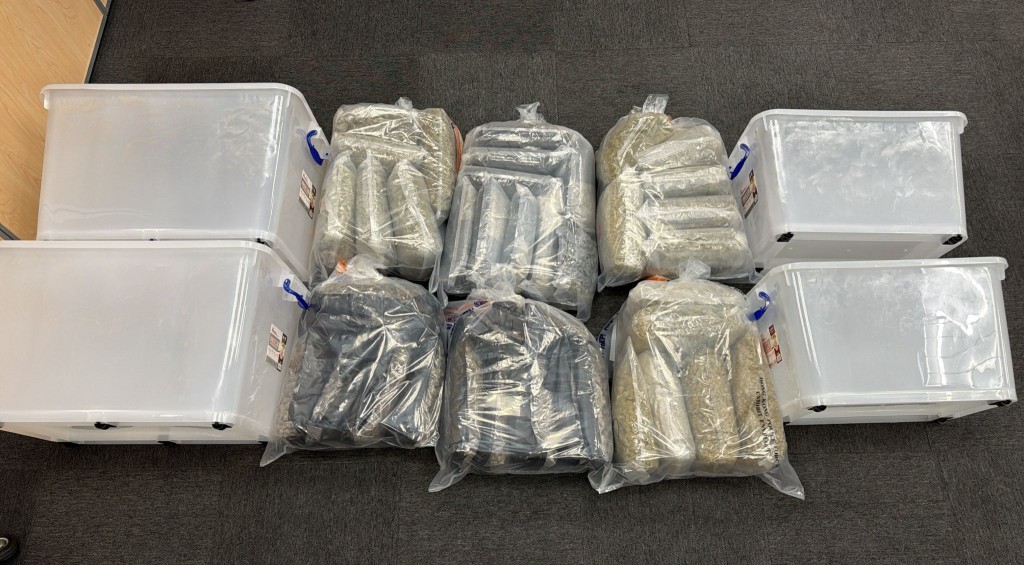 警方展示案中毒品。