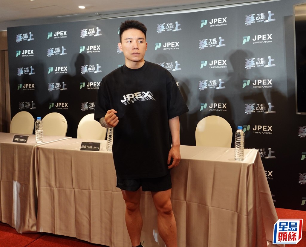 Toyz接受香港傳媒訪問，表示明天拳賽絕不手軟，誓言要打到鍾培生見血為止！