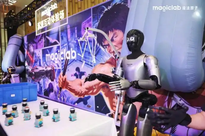 魔法原子人形機械人。