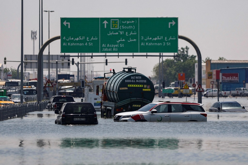上月一场豪雨，令到杜拜多区遭洪水淹没。路透社