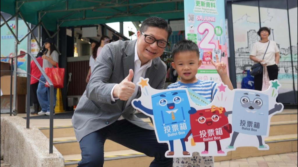 鄧炳強端午到天水圍天秀天幕街市,呼籲街坊最後衝刺登記做選民。鄧炳強FB