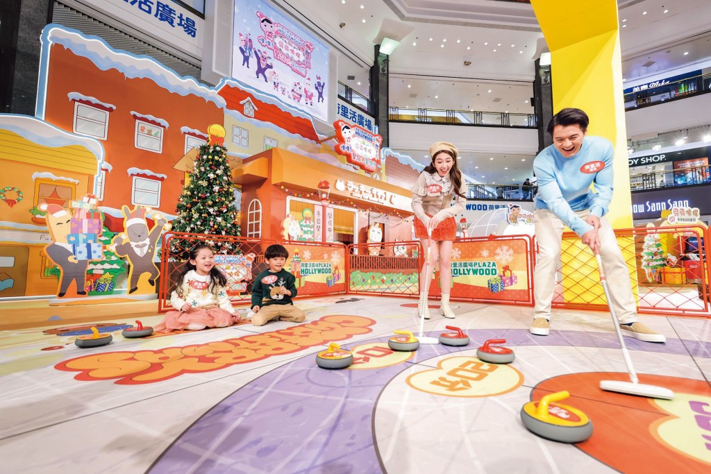 首度登場的冰壺遊戲,大人小朋友都愛玩! 首度登場的冰壺遊戲,大人小朋友都愛玩!