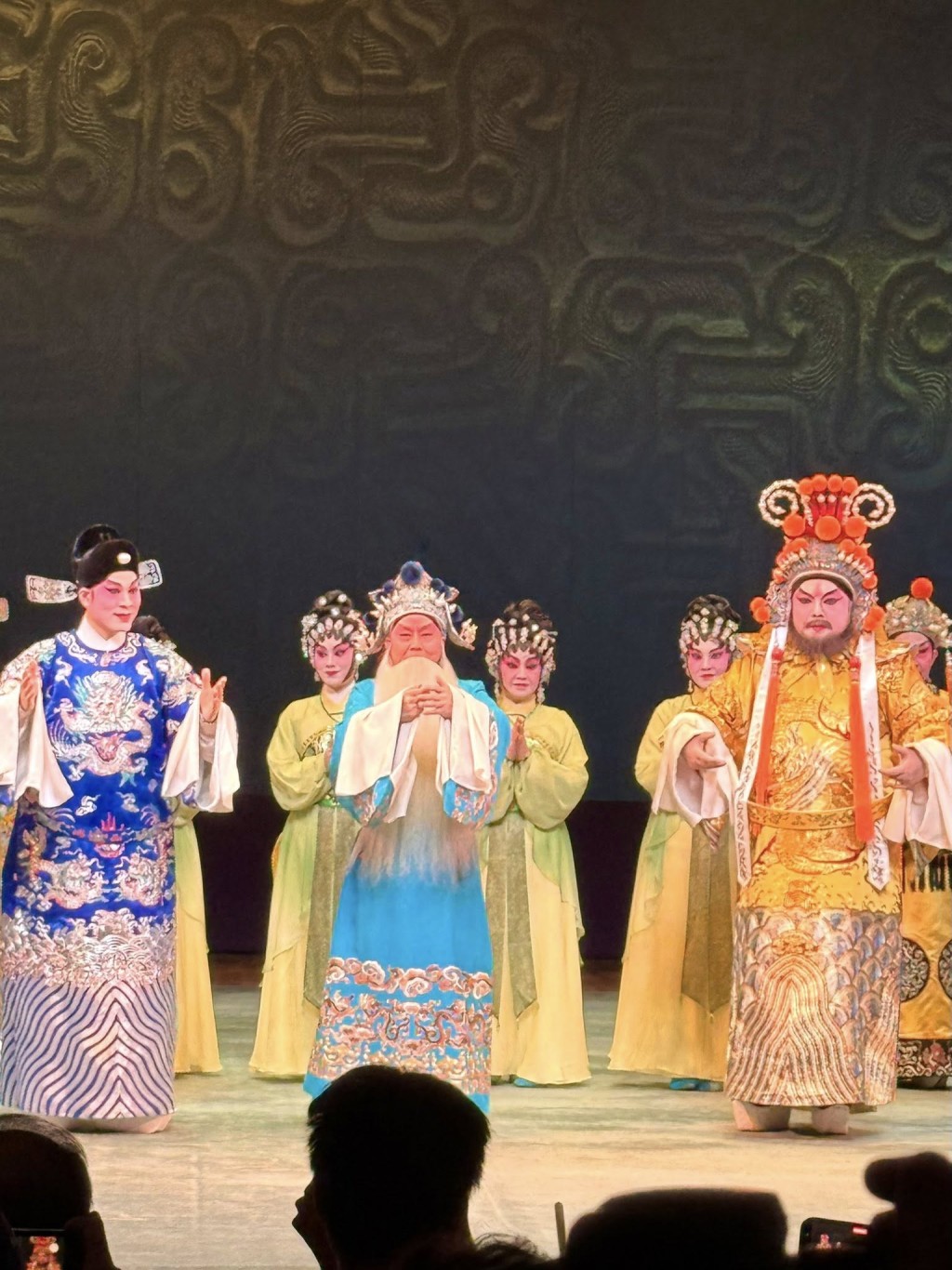 羅淑佩上周五、六入場觀賞香港藝術節呈獻的粵劇《伍子胥傳》。羅淑佩FB 羅淑佩上周五、六入場觀賞香港藝術節呈獻的粵劇《伍子胥傳》。羅淑佩FB