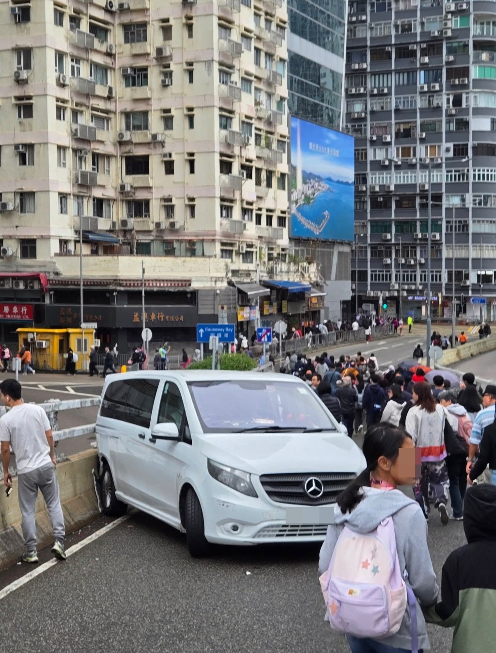 客貨車「自炒」。fb馬路的事 (即時交通資訊台)圖片