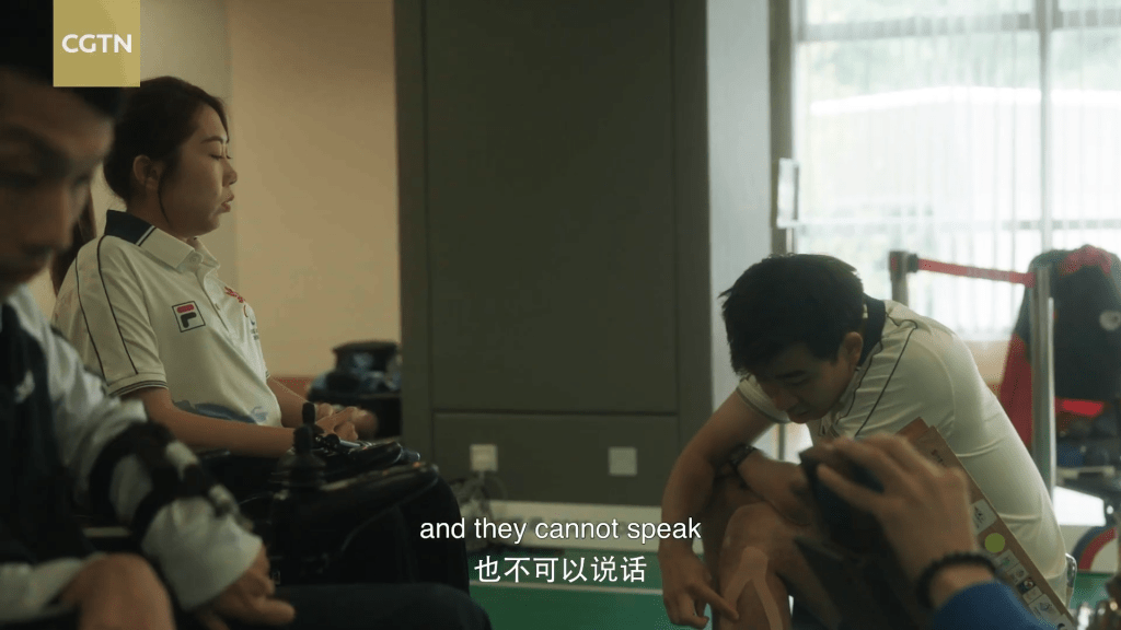 她和丈夫李榮傑是並肩作戰。片段截圖 她和丈夫李榮傑是並肩作戰。片段截圖