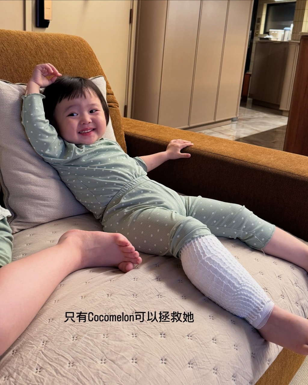 Sucy右腳離奇受傷要包繃帶。 Sucy右腳離奇受傷要包繃帶。