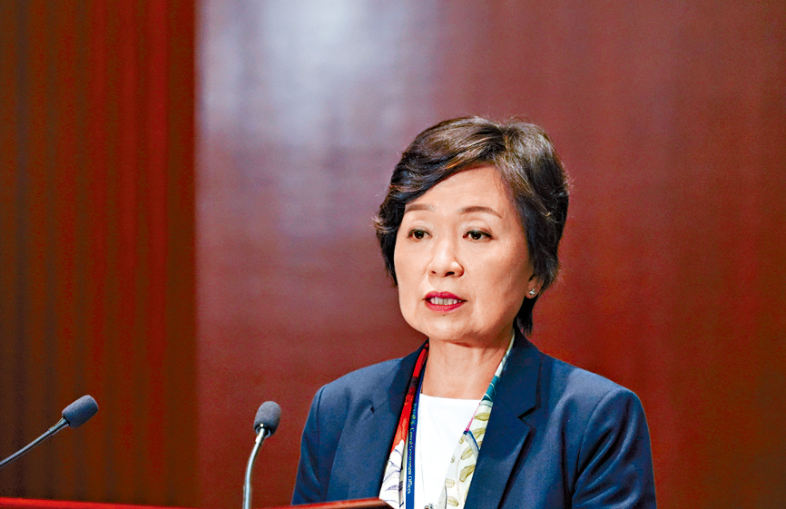 蔡若蓮表示，教育局現已開展修訂《教育條例》的工作，計劃於今年下半年提交條例修訂草案予立法會審議。