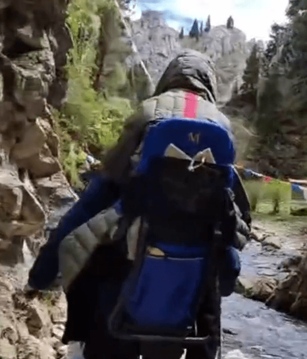 爸爸帶高尚好去旅行。 爸爸帶高尚好去旅行。