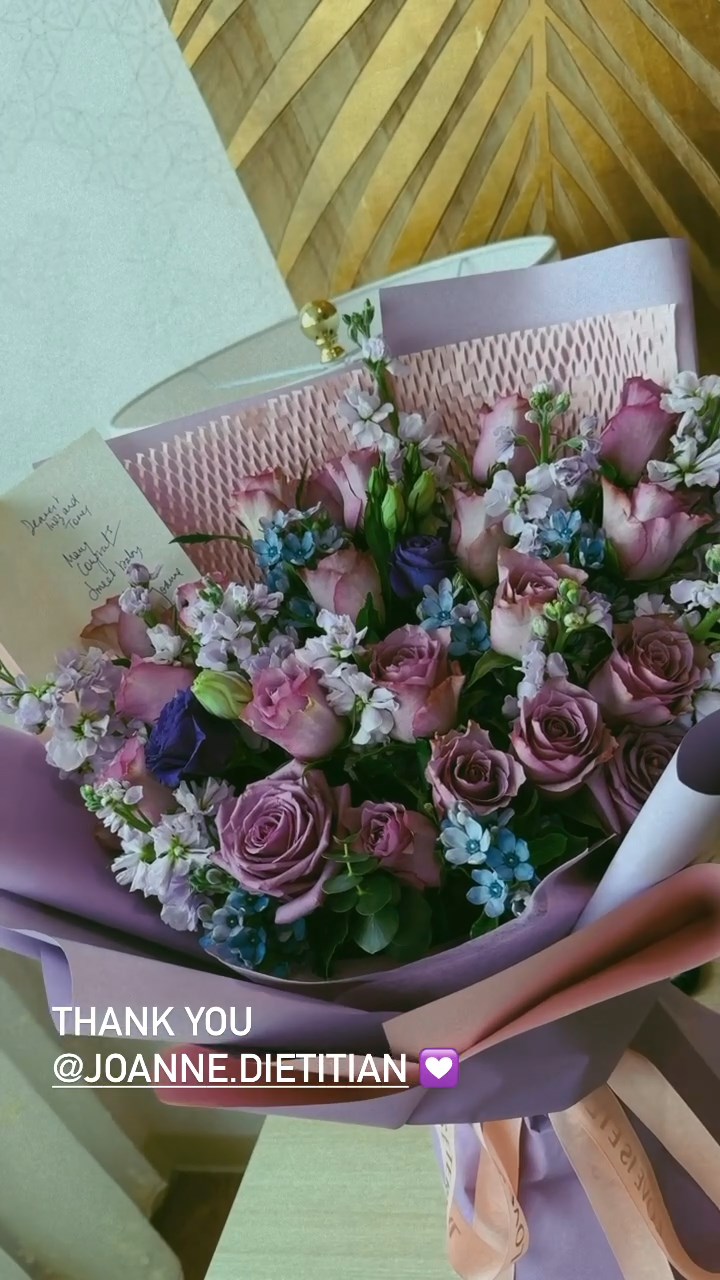 梁諾妍收到不少花束恭賀。