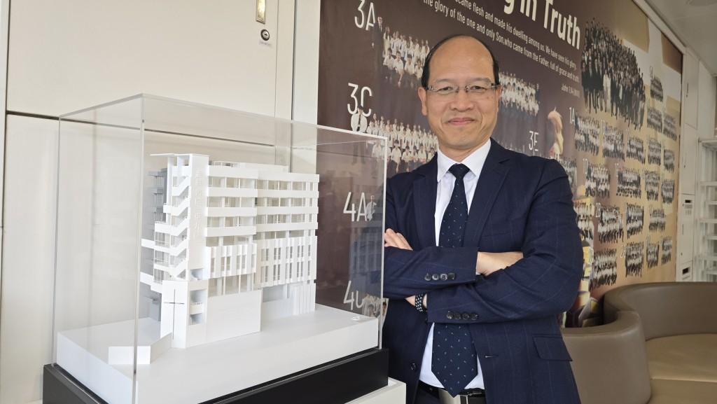 校长郑建德认为,自设宿舍是招收海外生的有利条件。梁子健摄 校长郑建德认为,自设宿舍是招收海外生的有利条件。梁子健摄