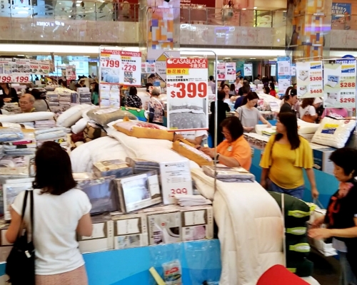 一田優惠日吸引大批市民掃特價貨。