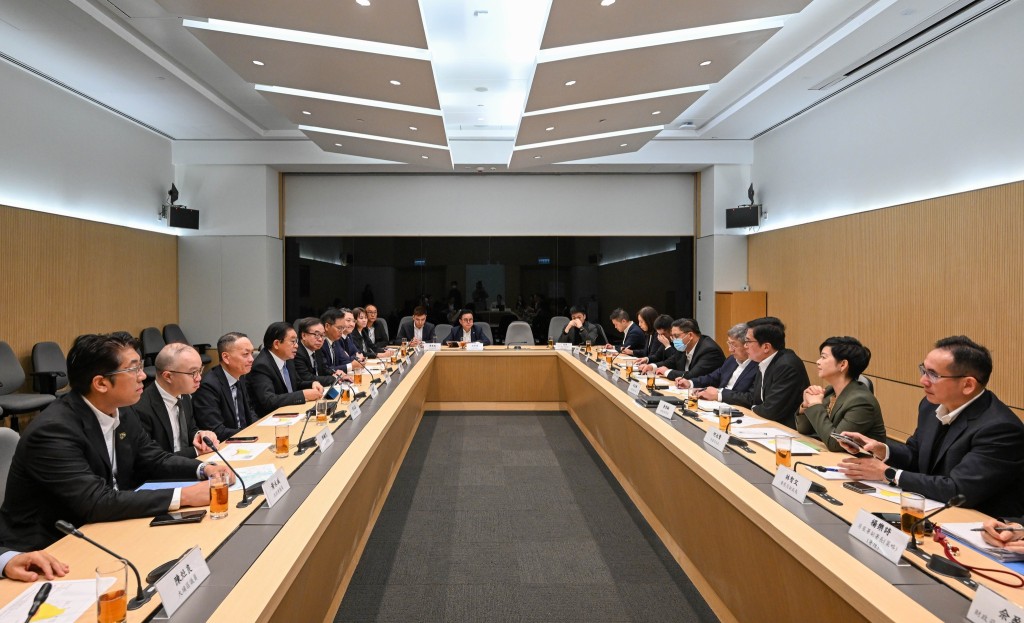 他感謝經民聯認同政府在大埔火災後迅速應變和善後，並就長遠方案提出了一些建議。