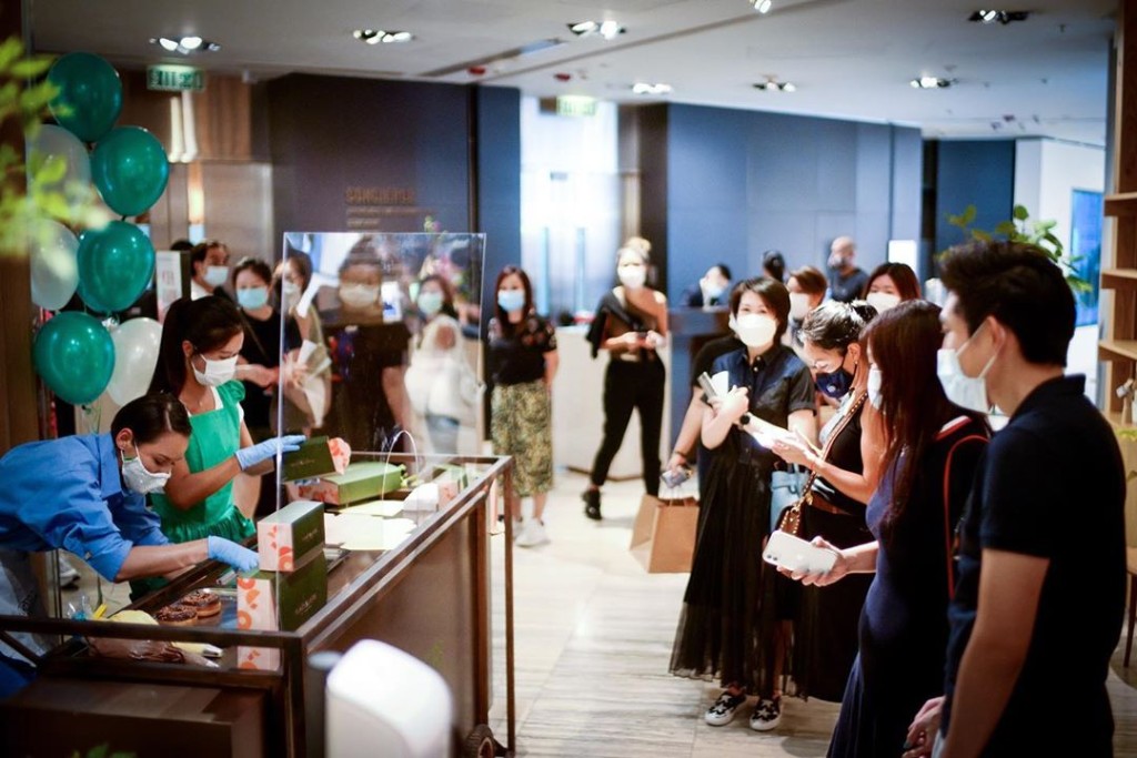 因為疫情影響，期間限定店開幕都冇大搞。期間店每個月於不同地方設立，而首間將位於中環IFC連卡佛。