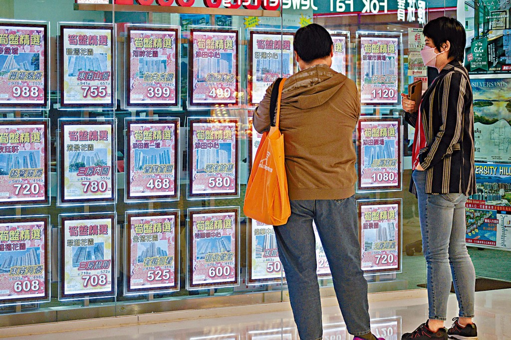 有消息指《施政報告》將提出局部「撤辣」,是不少準買家期待已久。