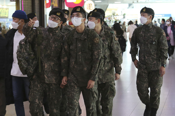 南韓陸軍首都圈某部隊，菜鳥兵遭學長以電鑽虐待。（示意圖）