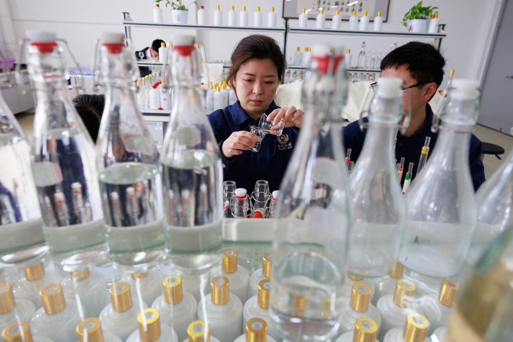 茅台在貴州的珍酒廠區勾調室。新華社