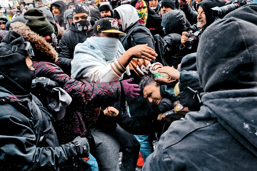 明尼阿波利斯市的示威者周六攻擊右翼網紅Jake Lang。