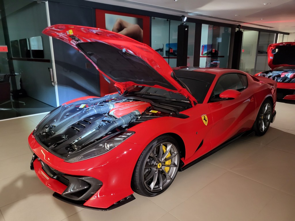 全新法拉利Ferrari 12Cilindri香港发表，4款经典V12后驱车型包括812 Competizione于浅水湾专店展出。