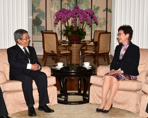 行政長官林鄭月娥(右)與國家教育部部長陳寶生(左)會面。政府新聞處相片