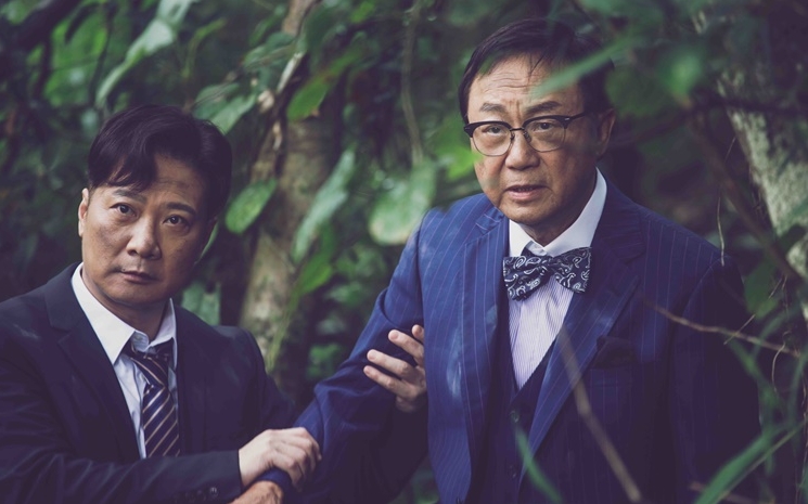 許冠文在戲中捱夜及捱熱拍動作戲,身兼動作導演的錢嘉樂被笑指虐待前輩。