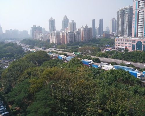 海關加強查車,皇崗口岸連日塞到爆。資料圖片