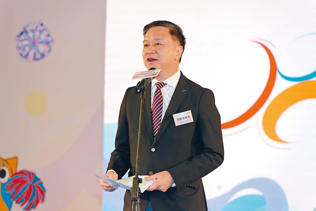 第九屆港運會籌委會主席容樹恒教授致辭。