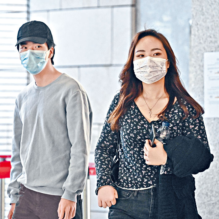 同案被告無業男李永熙（左）及女大學生梁詠彥。