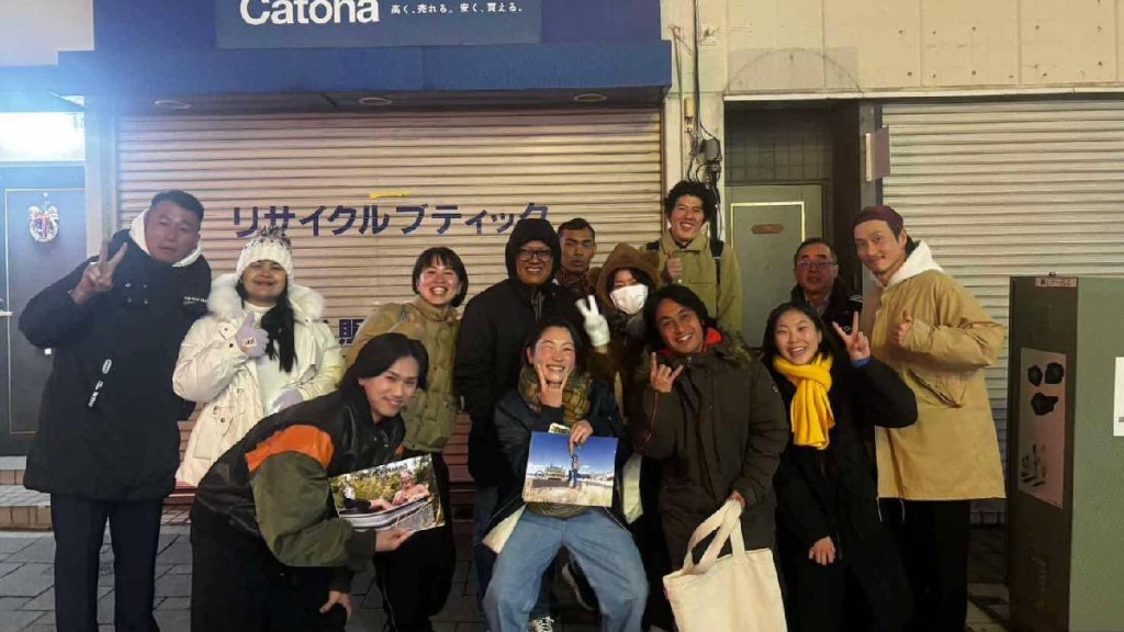 月曆吸引日本年輕人購買。Outback Naked Calendar - no nudity/Fb