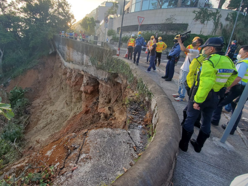 部分路基外露。徐裕民摄