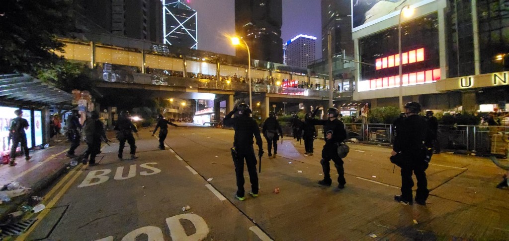 警方晚上金鐘道清場
