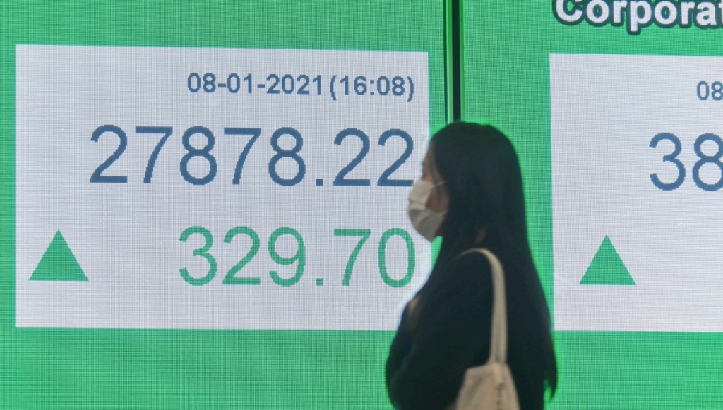 港股上周五升329点，收报27878点，升近28000点水平。资料图片
